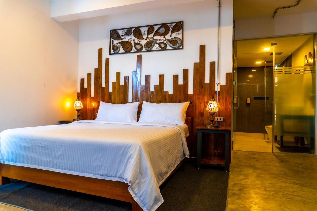 Av Suites Puerto Galera Eksteriør billede