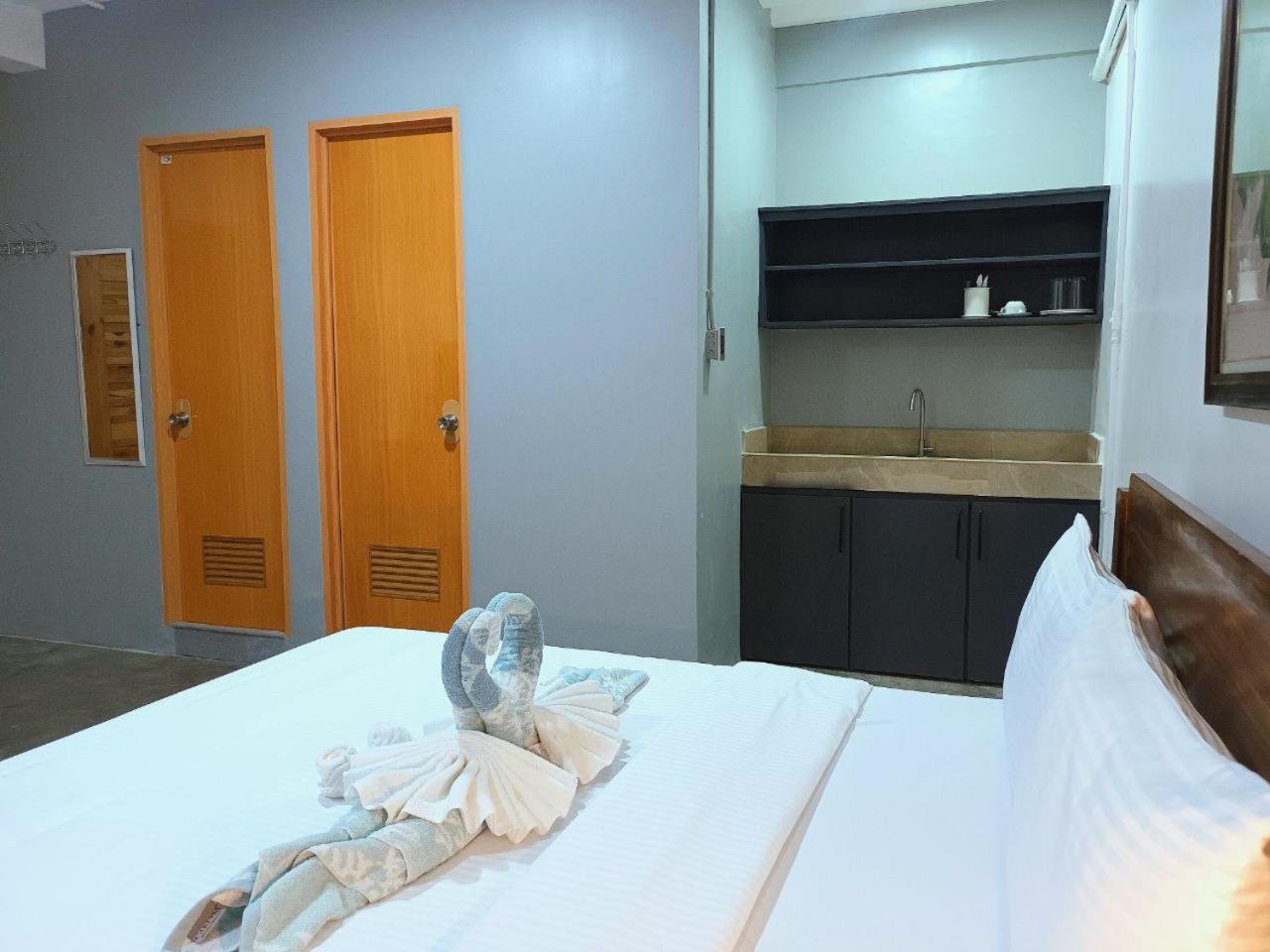 Av Suites Puerto Galera Eksteriør billede