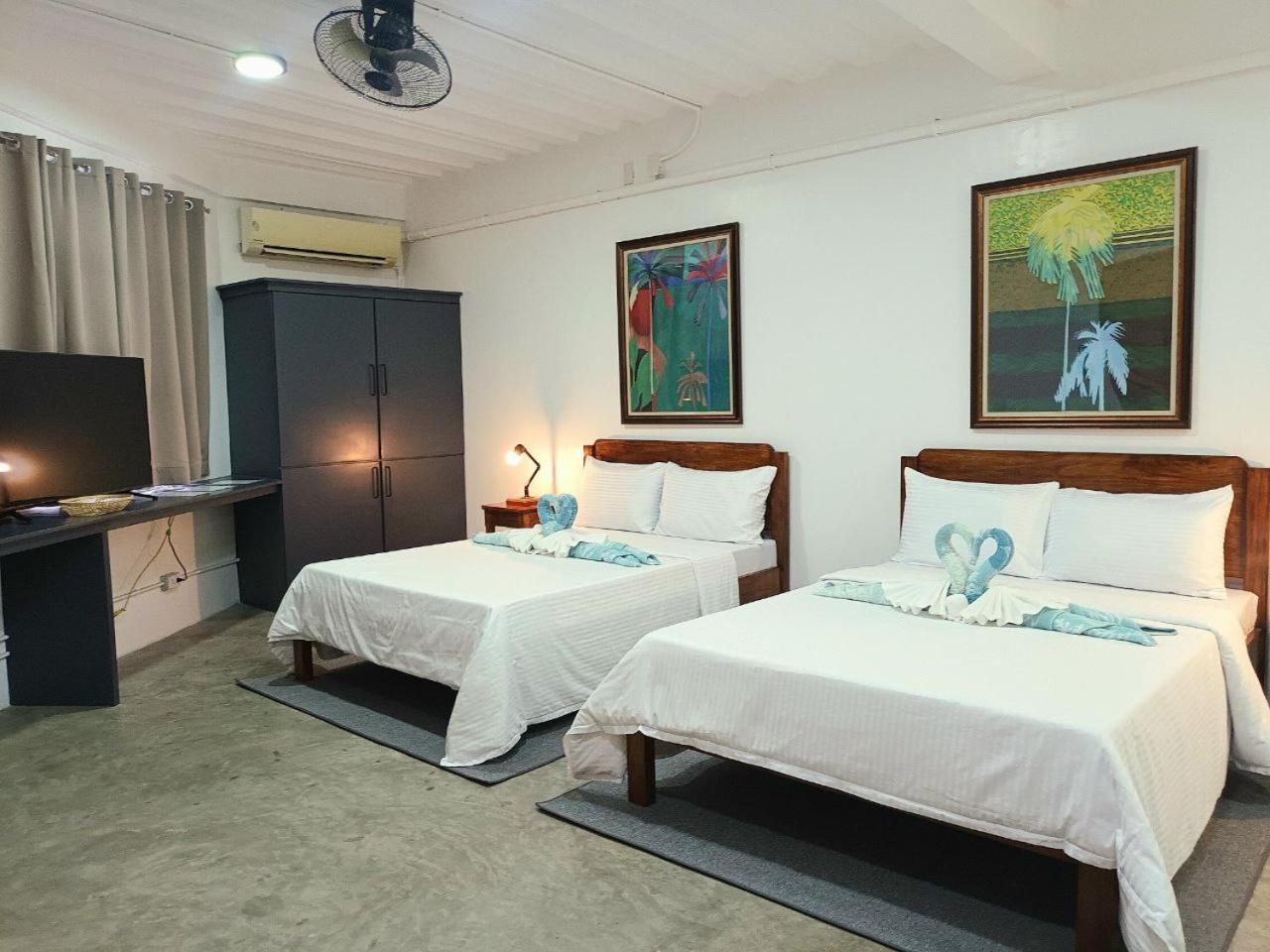 Av Suites Puerto Galera Eksteriør billede