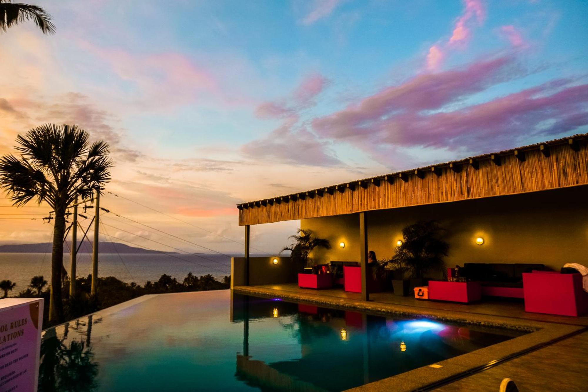 Av Suites Puerto Galera Eksteriør billede