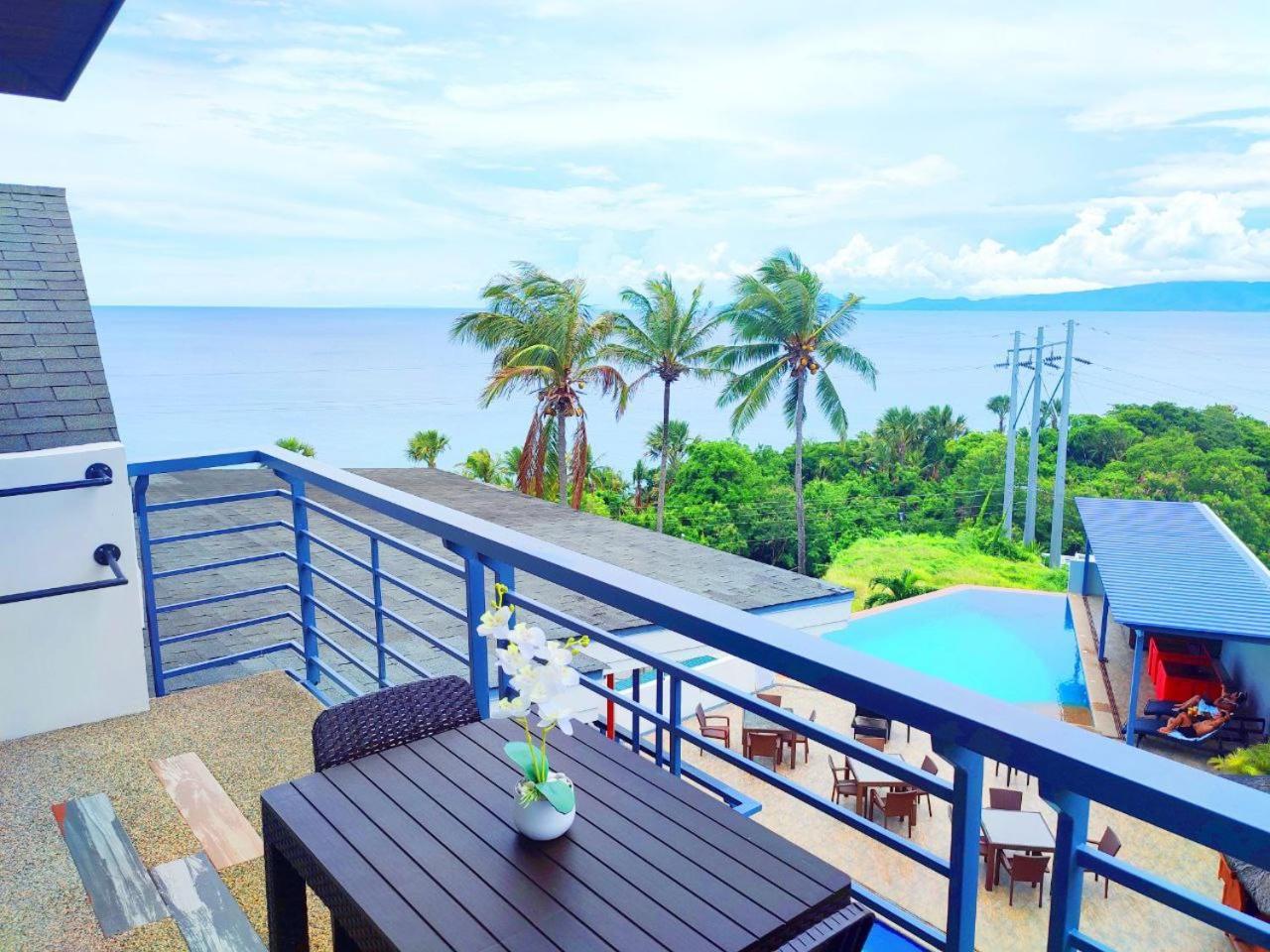 Av Suites Puerto Galera Eksteriør billede