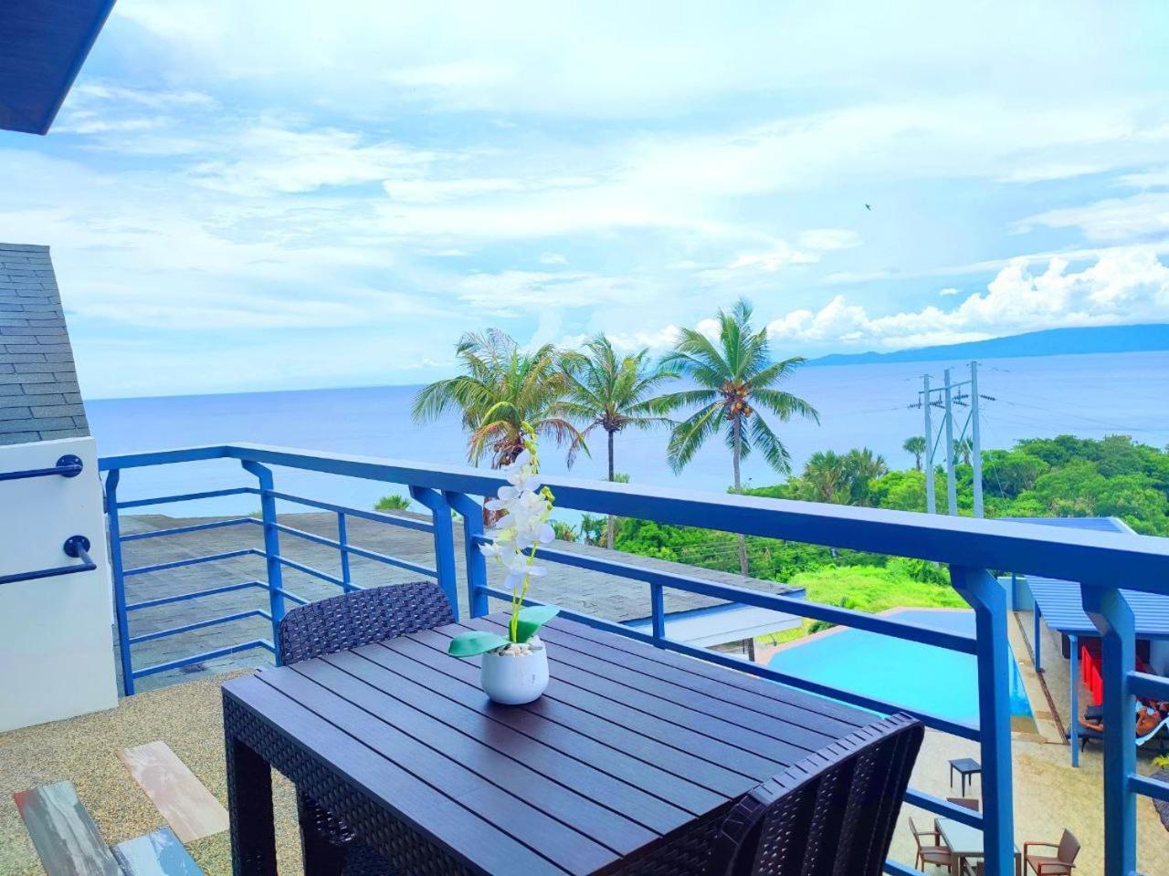 Av Suites Puerto Galera Eksteriør billede