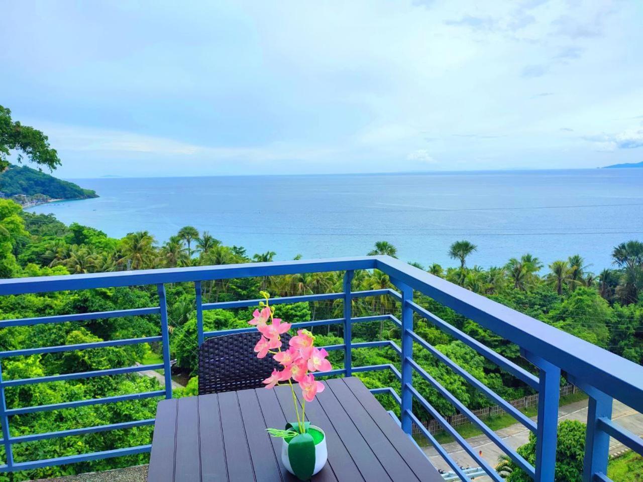 Av Suites Puerto Galera Eksteriør billede