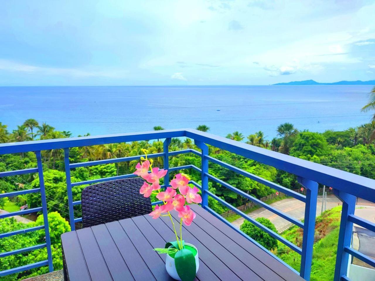 Av Suites Puerto Galera Eksteriør billede