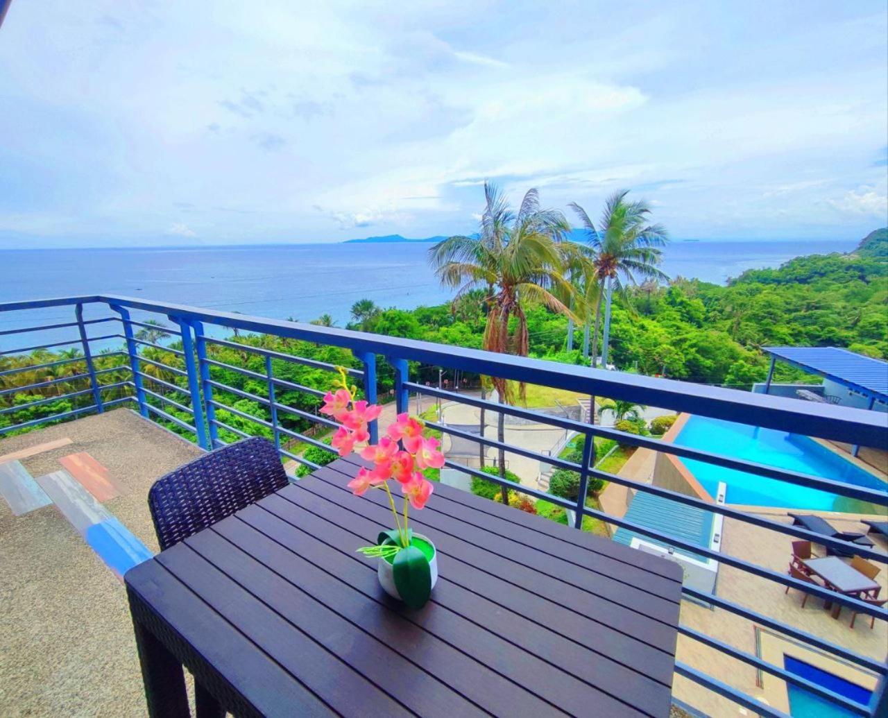 Av Suites Puerto Galera Eksteriør billede
