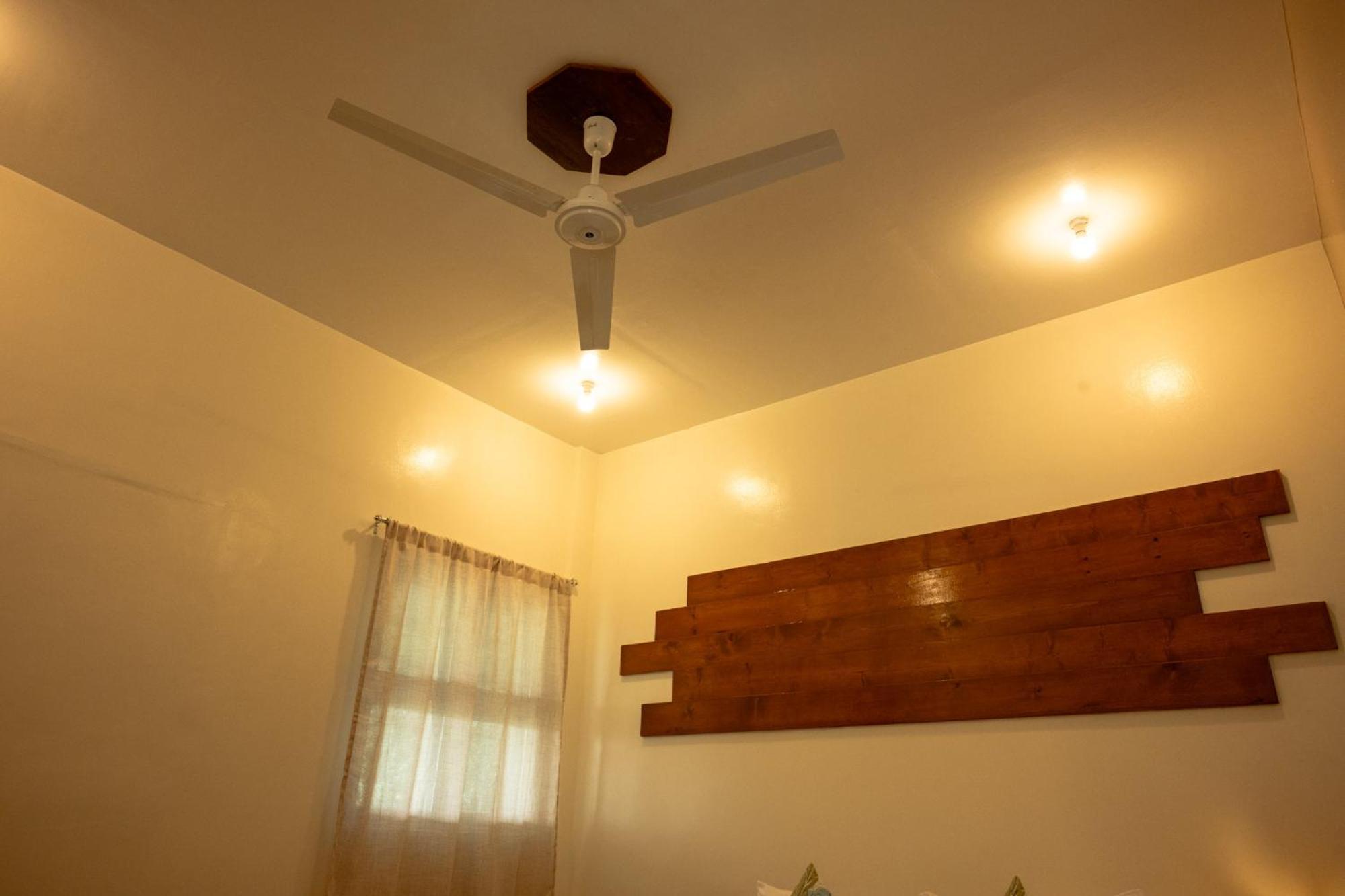 Av Suites Puerto Galera Eksteriør billede