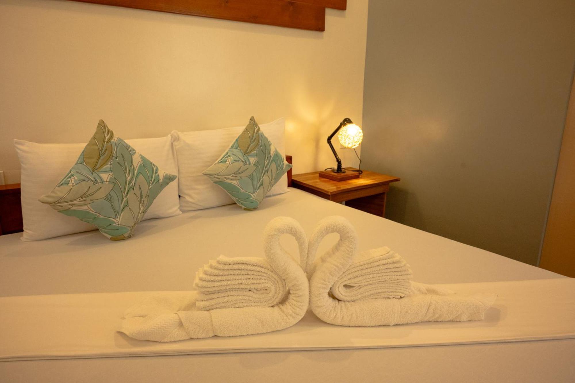 Av Suites Puerto Galera Eksteriør billede