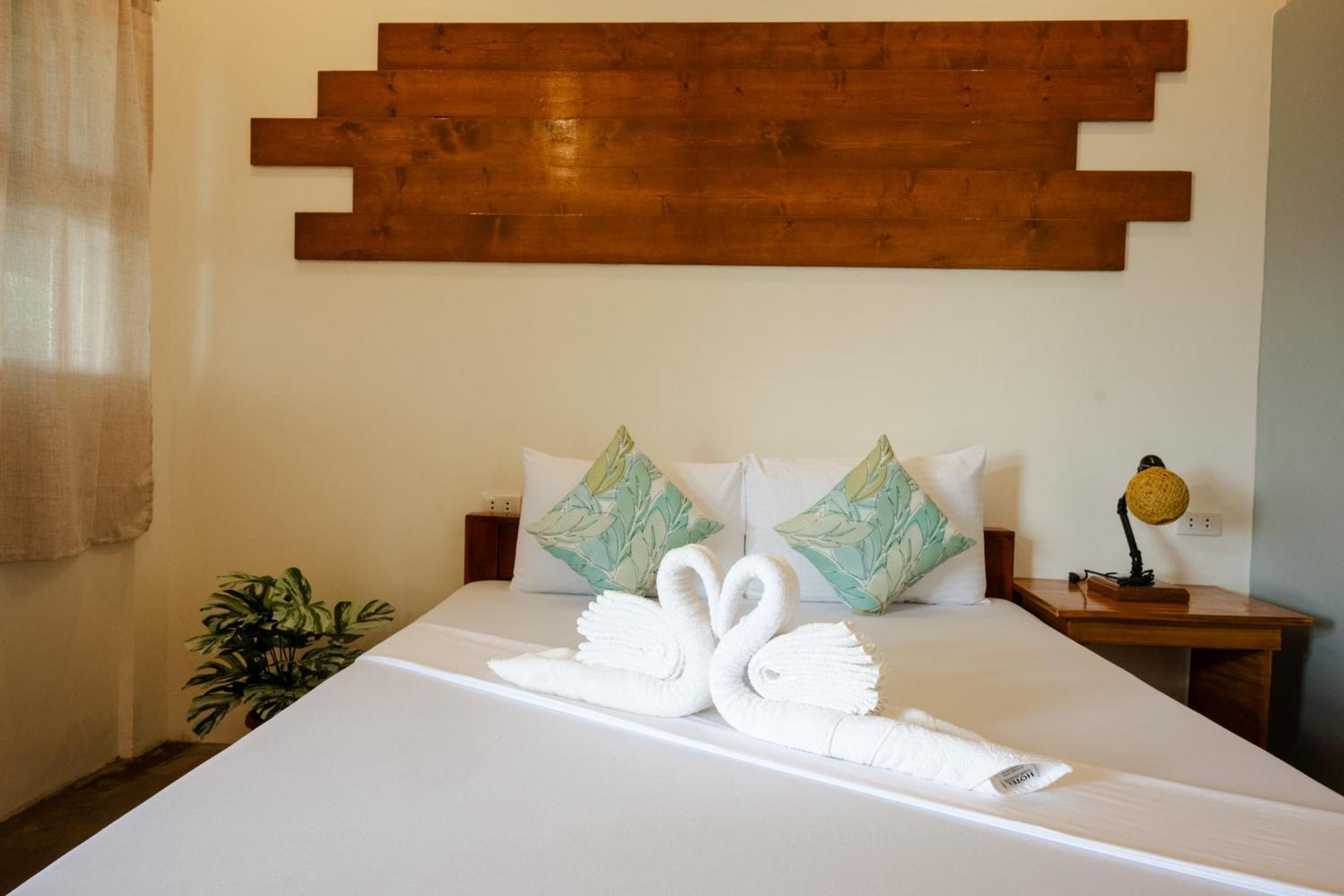 Av Suites Puerto Galera Eksteriør billede