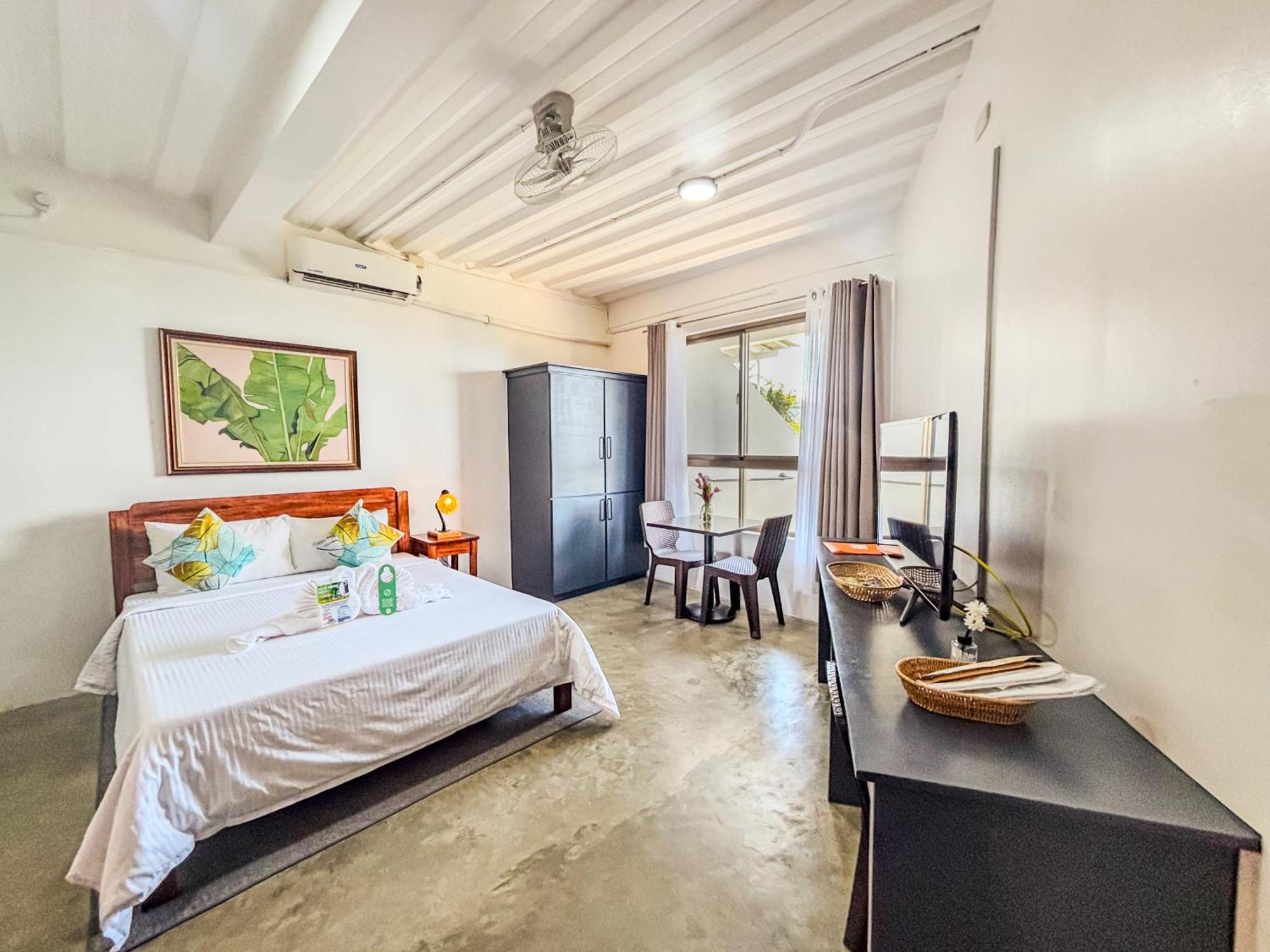 Av Suites Puerto Galera Eksteriør billede