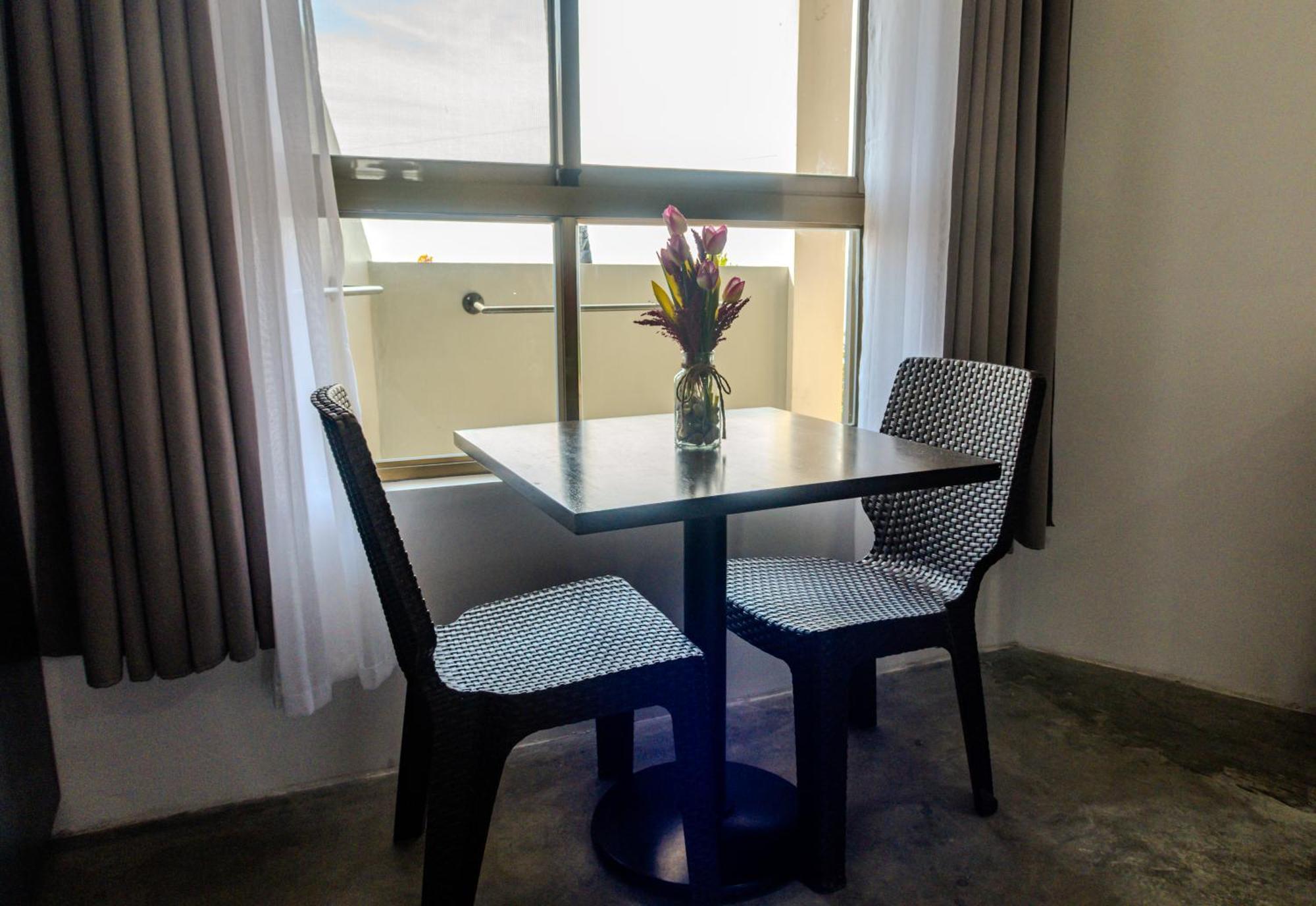 Av Suites Puerto Galera Eksteriør billede